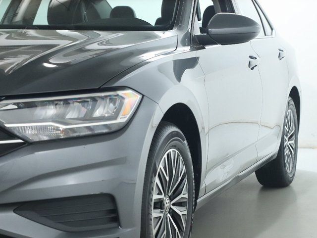 Used 2021 Volkswagen Jetta SE w/ SE Cold Weather Package FWD image 4