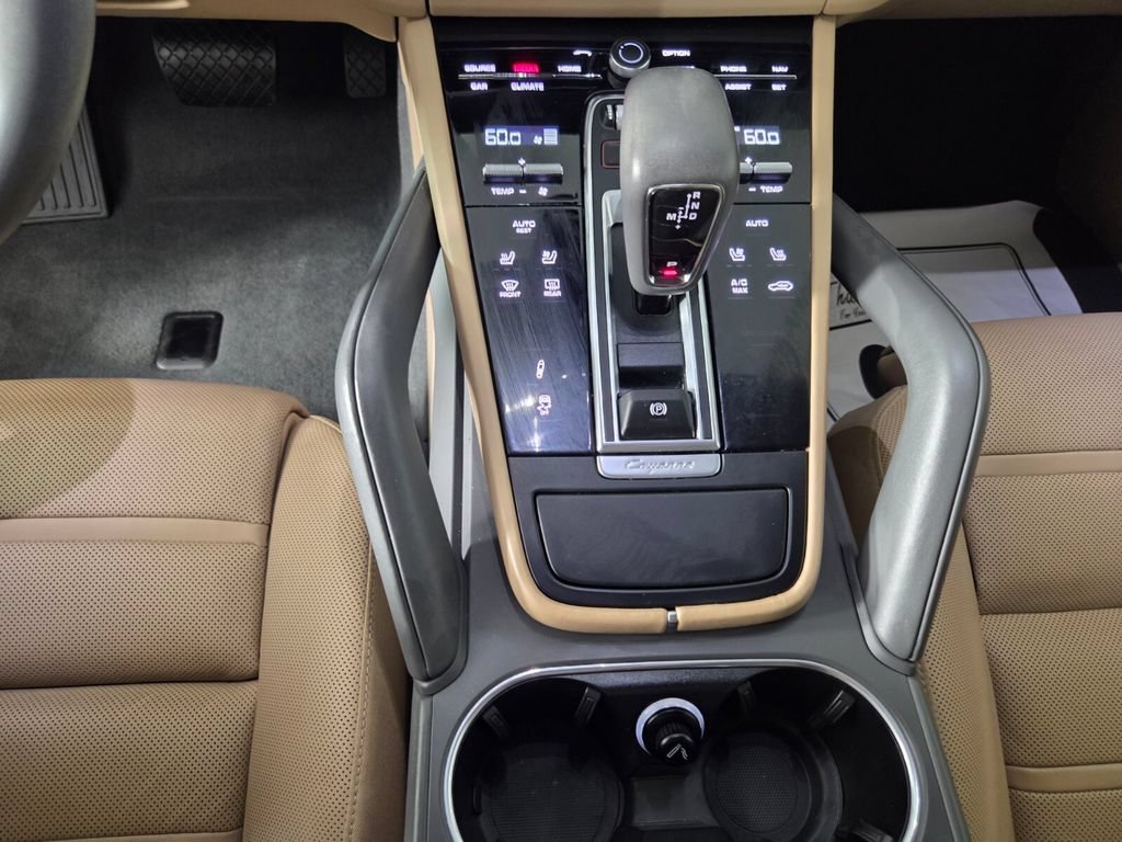 Used 2023 Porsche Cayenne Platinum Edition AWD/4WD image 13