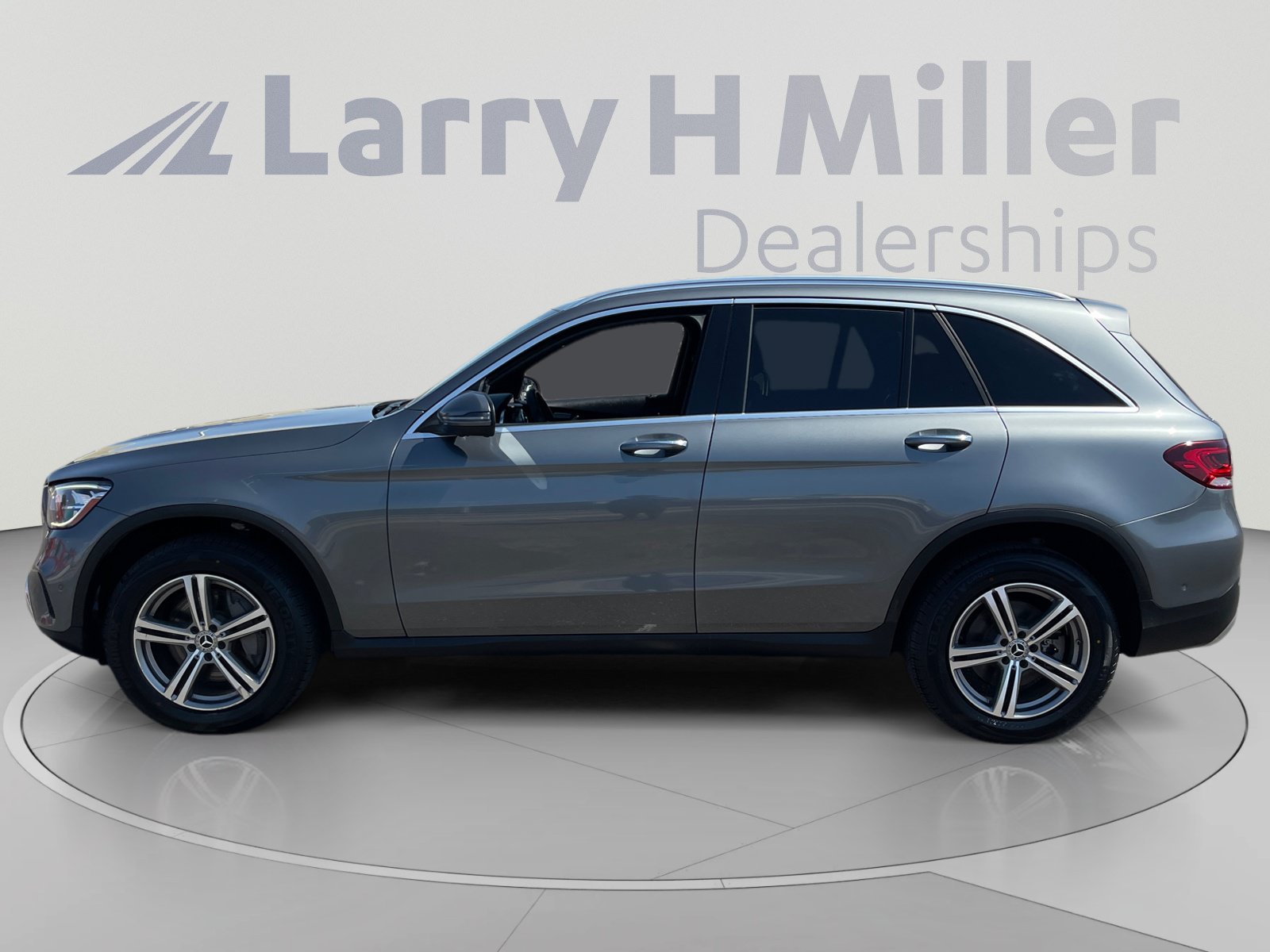 Used 2022 Mercedes-Benz GLC 300 w/ Premium Package Lite image 2