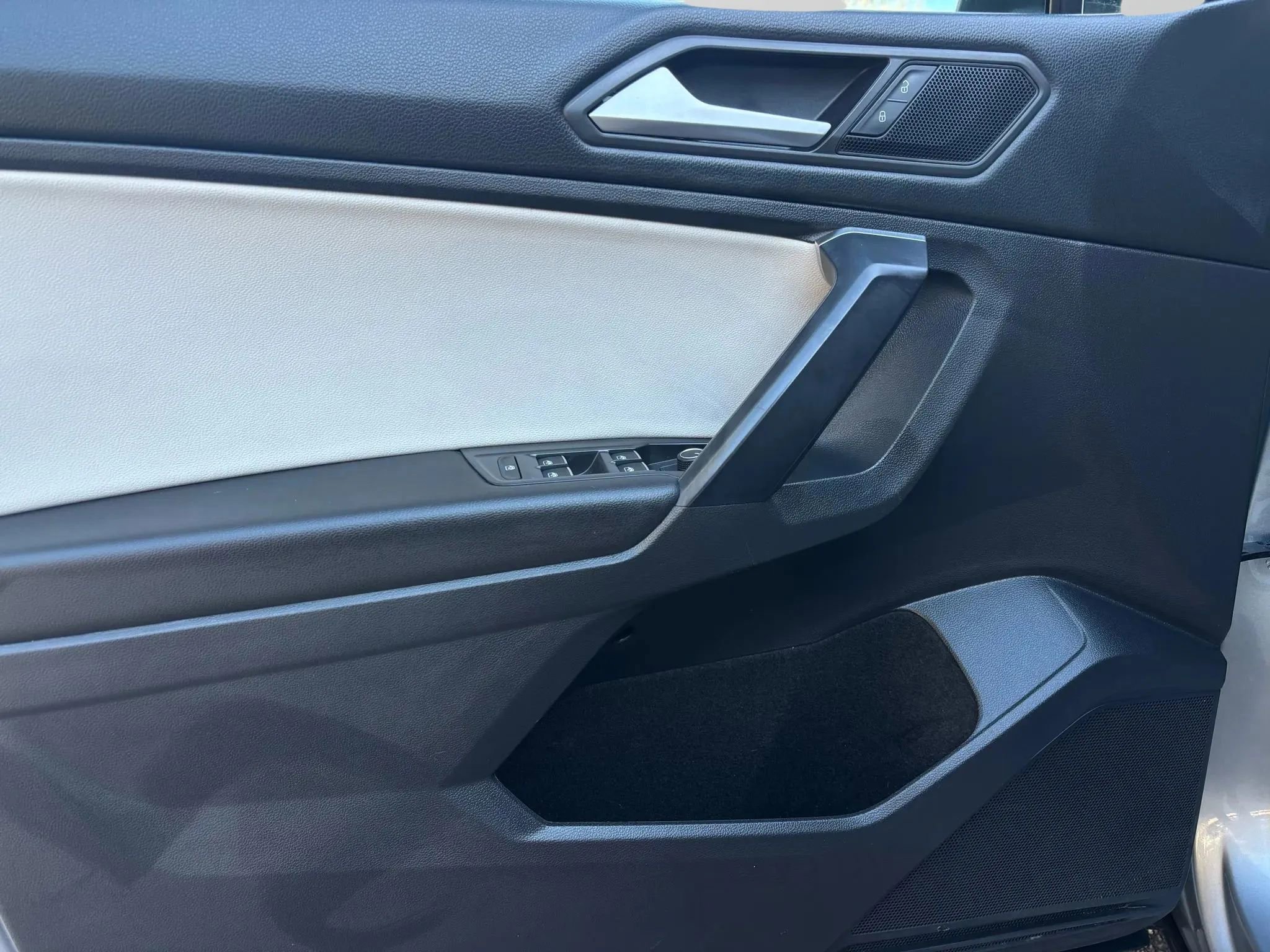 Used 2021 Volkswagen Tiguan SE R-Line w/ 3rd Row Seat Package image 35