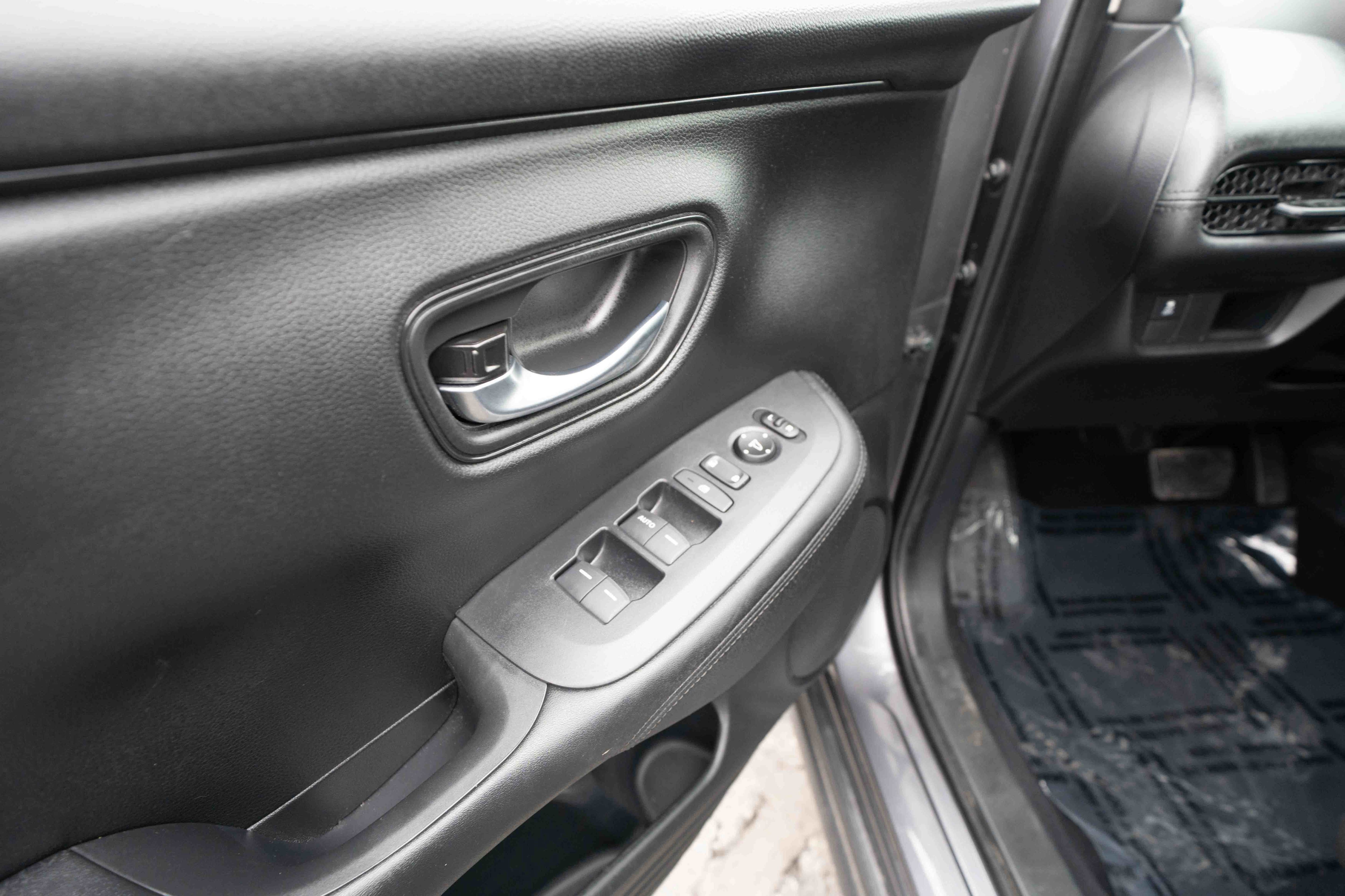 Used 2024 Honda HR-V LX image 7