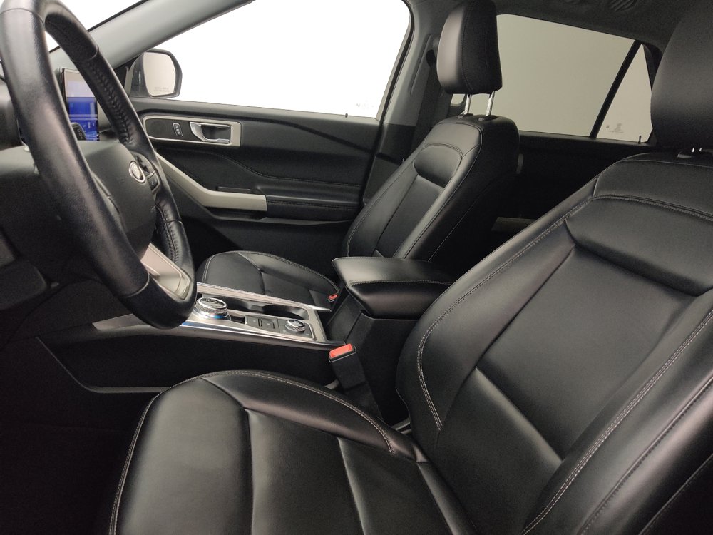 Used 2021 Ford Explorer XLT w/ Equipment Group 202A AWD/4WD image 17