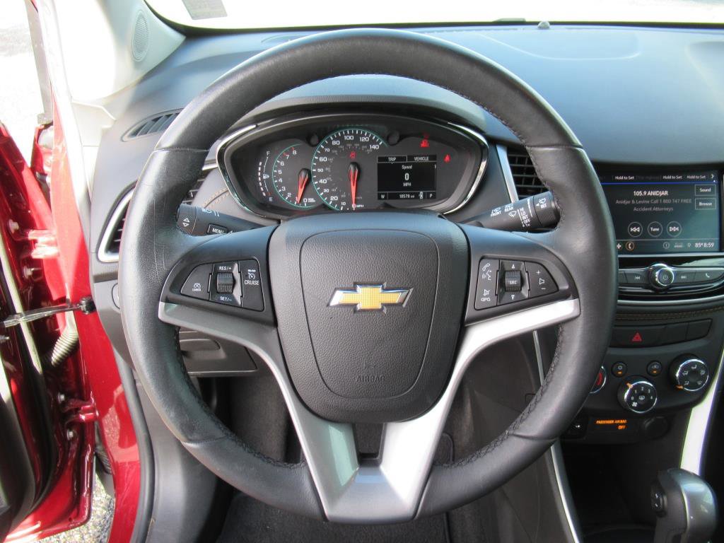 Used 2022 Chevrolet Trax LT w/ LT Convenience Package image 16