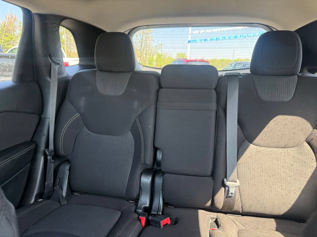 Used 2017 Jeep Cherokee Latitude w/ Cold Weather Group AWD/4WD image 32