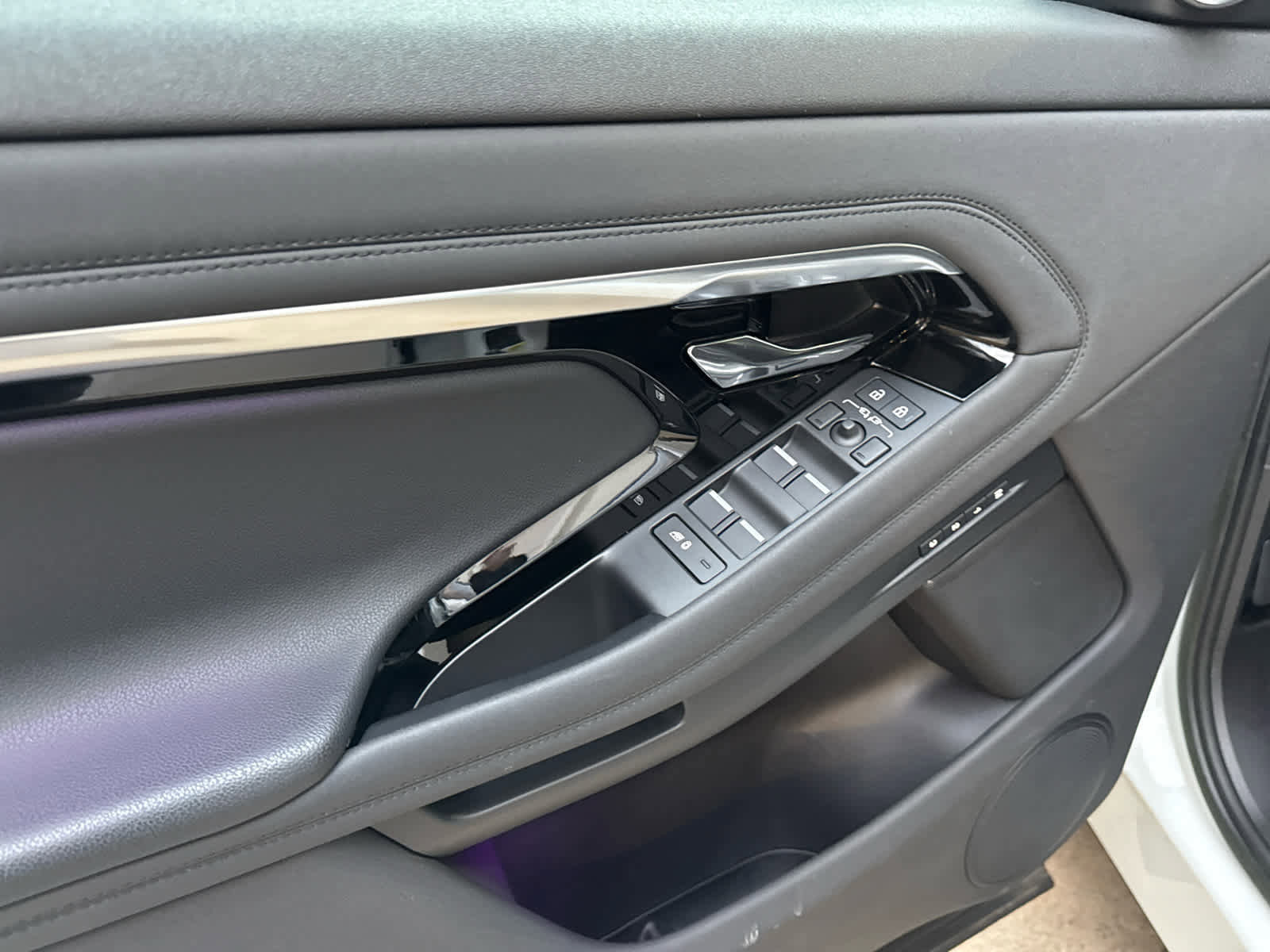 Certified 2023 Land Rover Range Rover Evoque R-Dynamic SE image 14