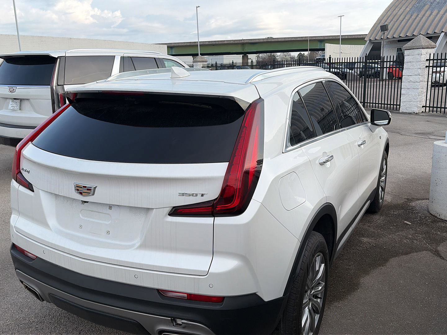 Used 2022 Cadillac XT4 Premium Luxury w/ Enhanced Visibility Package FWD image 12
