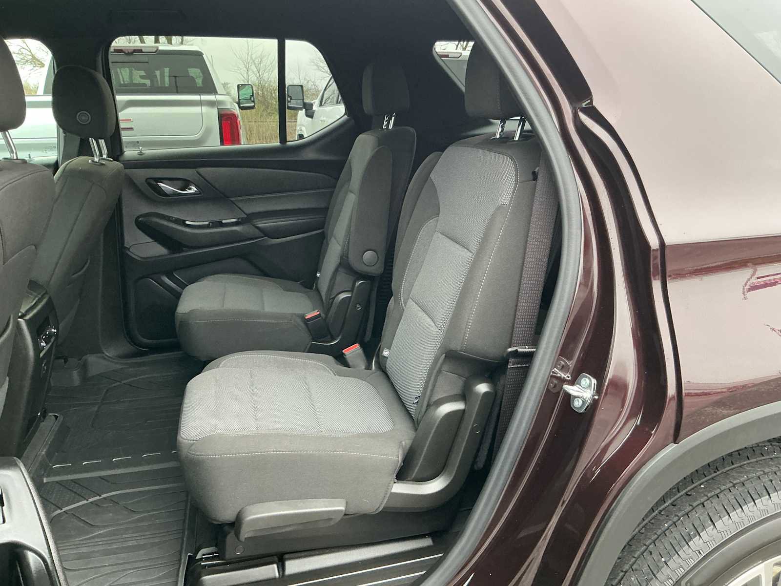 Used 2023 Chevrolet Traverse LT image 25