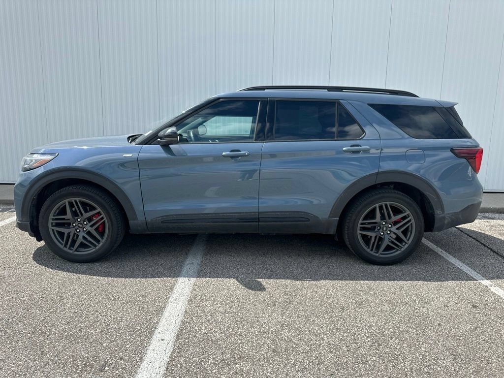 Used 2026 Ford Explorer ST-Line w/ ST-Line Street Pack AWD/4WD image 3