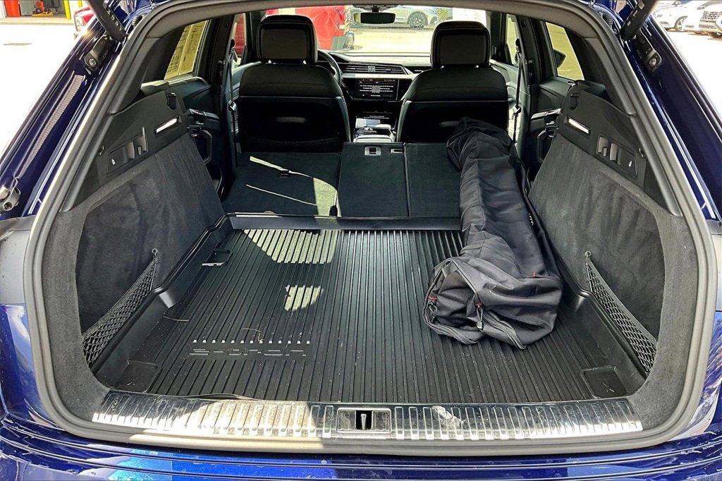 Certified 2023 Audi e-tron S Premium Plus w/ Black Optic Package image 15