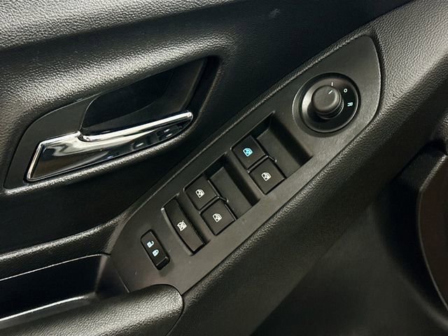 Used 2015 Chevrolet Trax LS AWD/4WD image 18