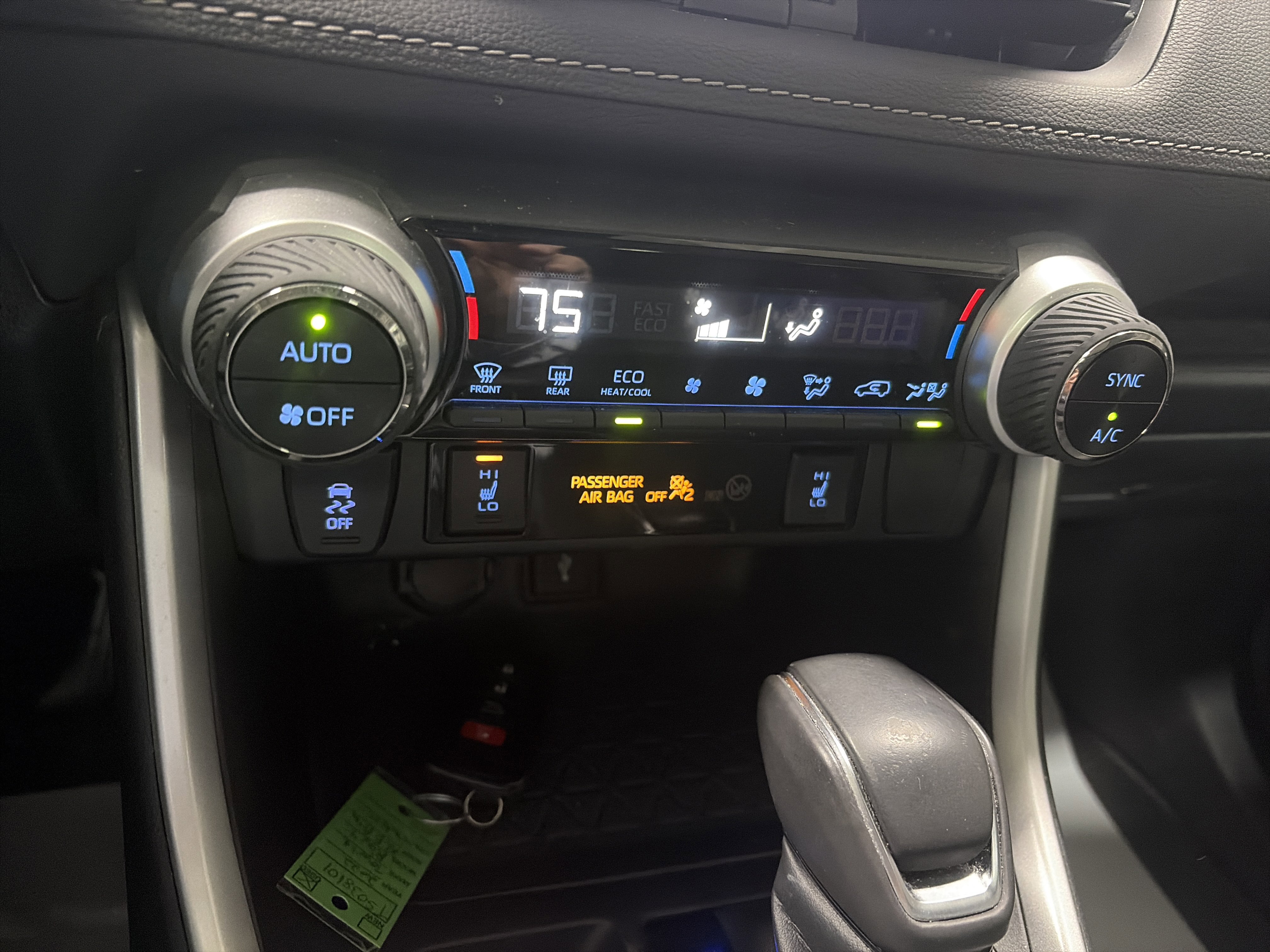 Used 2022 Toyota RAV4 XLE Premium image 22