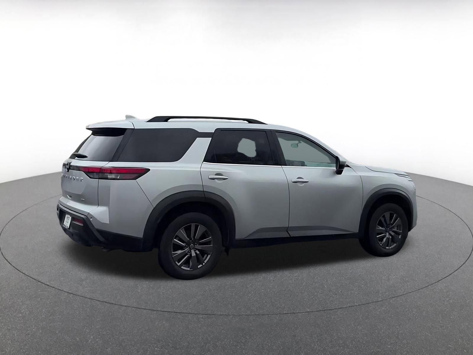 Used 2025 Nissan Pathfinder SV AWD/4WD image 14