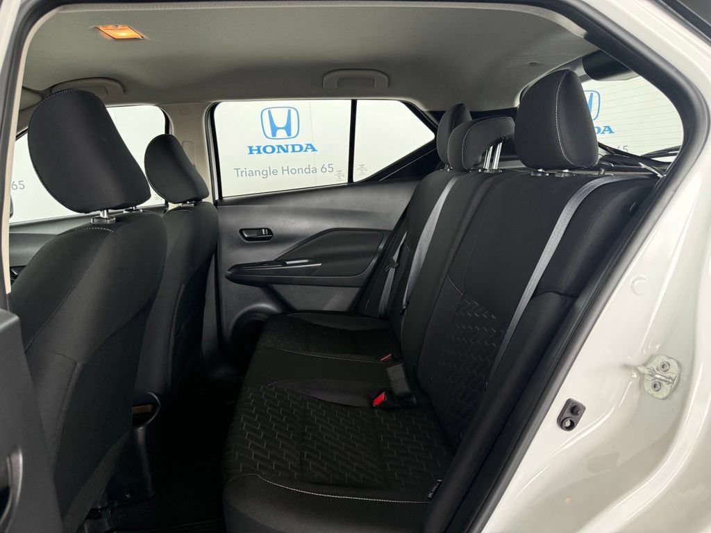 Used 2022 Nissan Kicks S FWD image 11