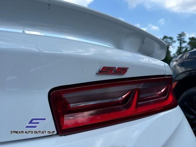 Used 2018 Chevrolet Camaro SS RWD image 8