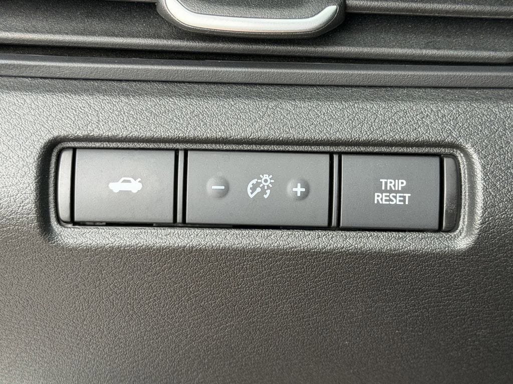 Used 2025 Nissan Altima 2.5 SV FWD image 24