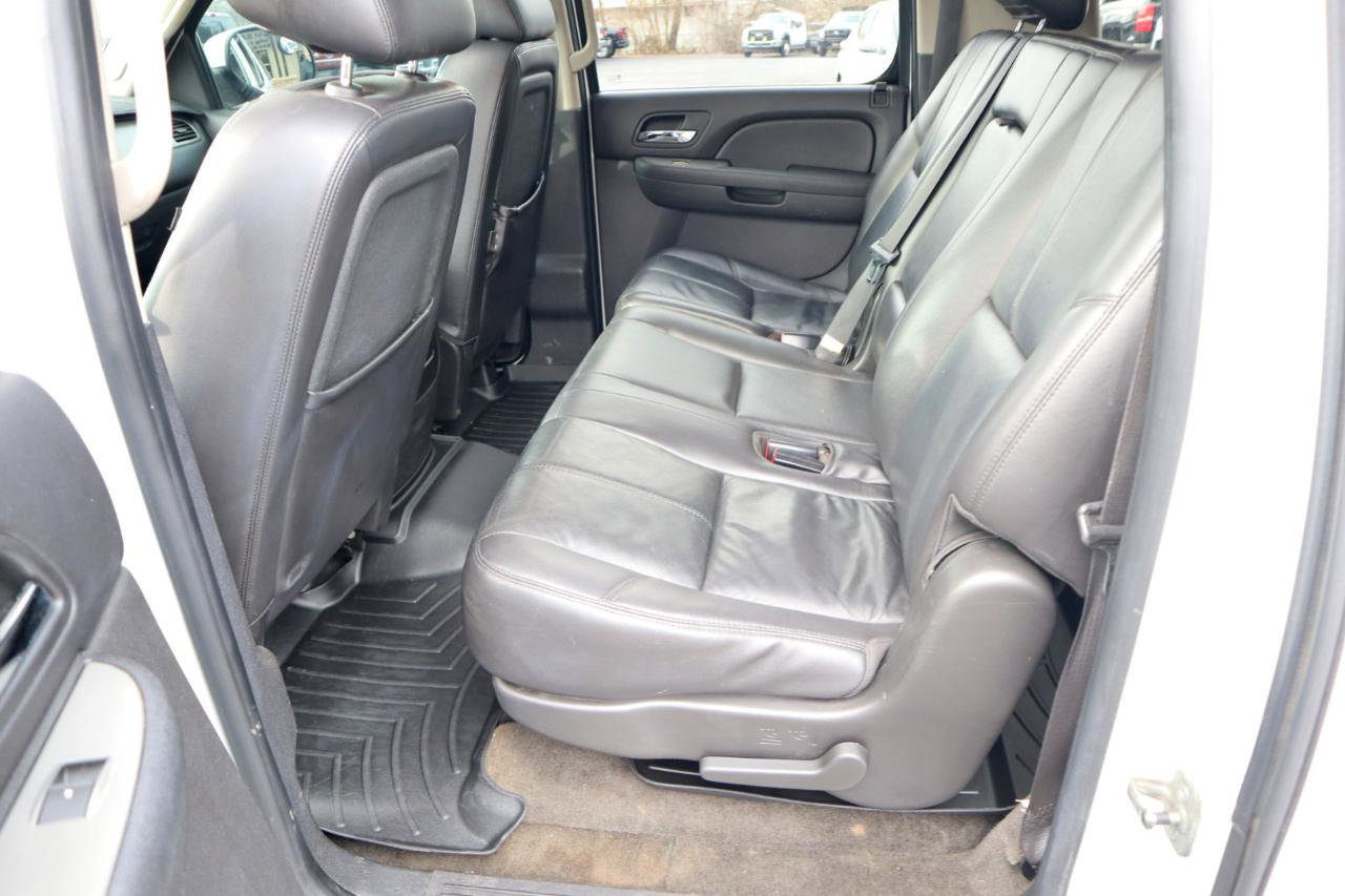 Used 2010 Chevrolet Suburban LT w/ Luxury Package AWD/4WD image 15
