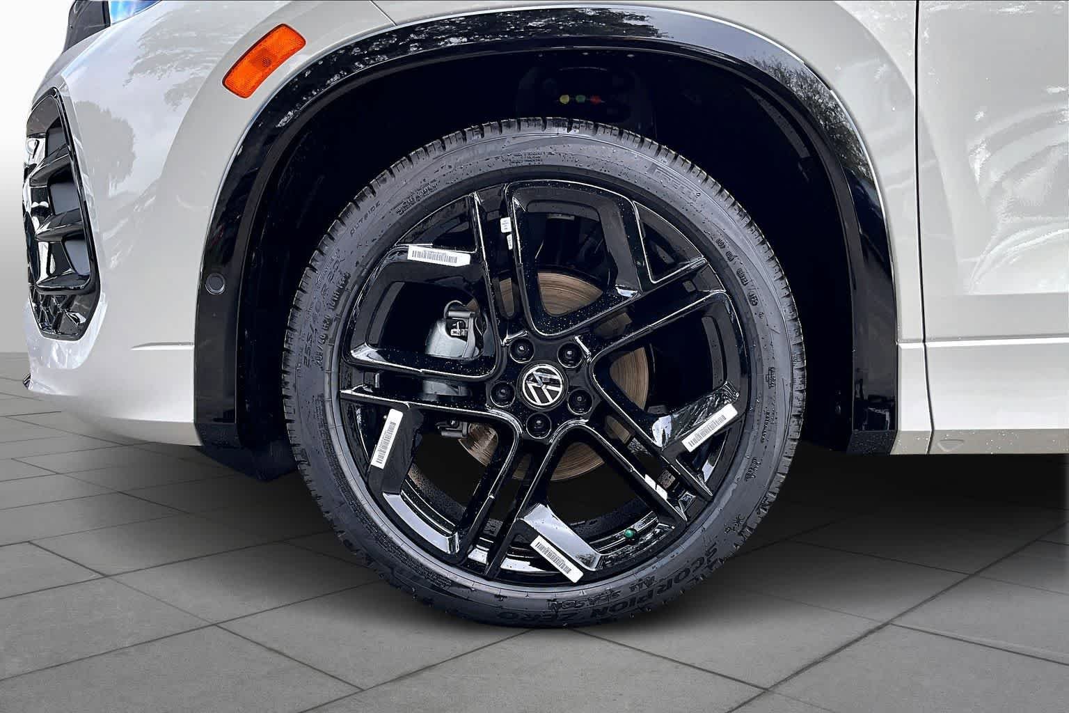 New 2026 Volkswagen Tiguan SE R-Line image 11