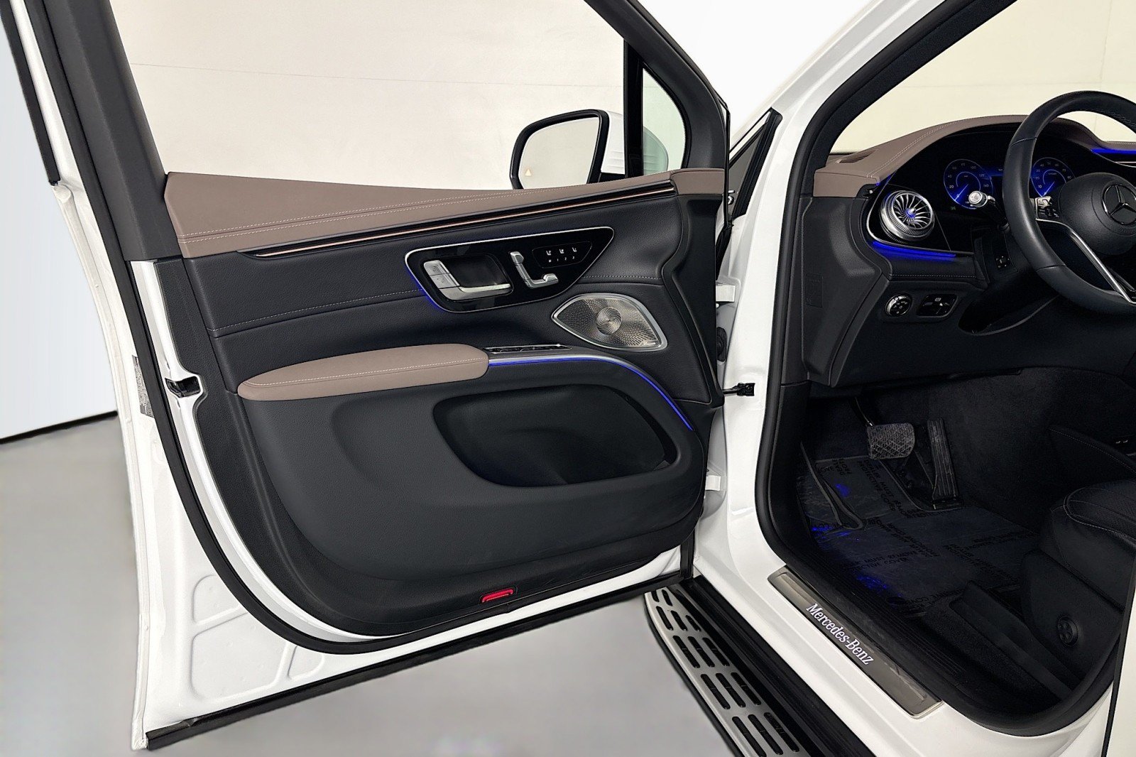 Certified 2024 Mercedes-Benz EQS 450+ 4MATIC SUV image 21