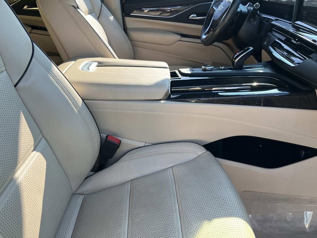 Certified 2021 Cadillac Escalade Premium Luxury w/ Driver Assist Tech Package image 25