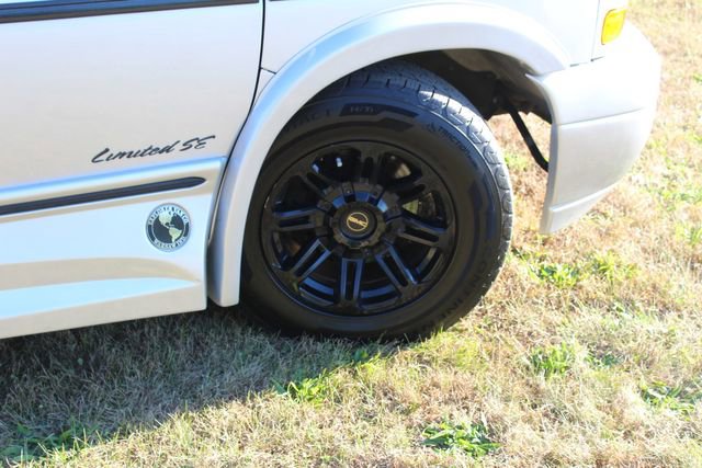 Used 2019 GMC Savana 2500 w/ Enhanced Convenience Package image 10