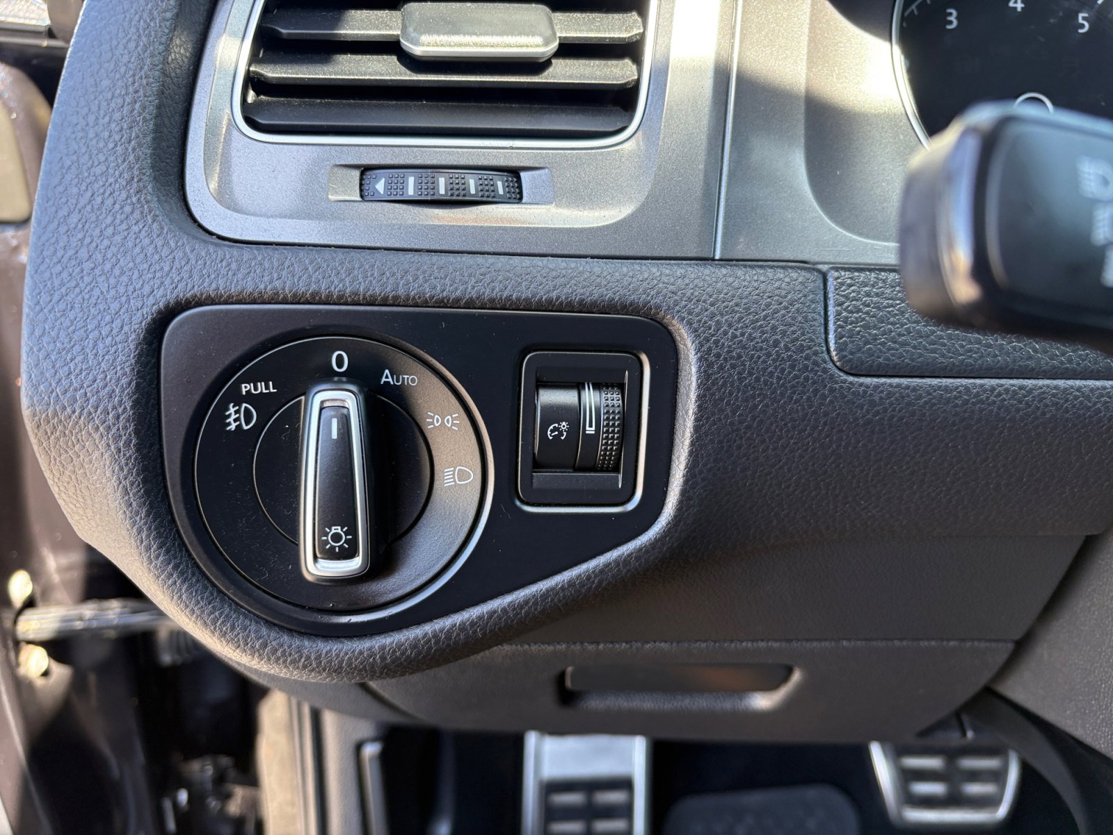 Used 2017 Volkswagen Golf Alltrack SE image 25