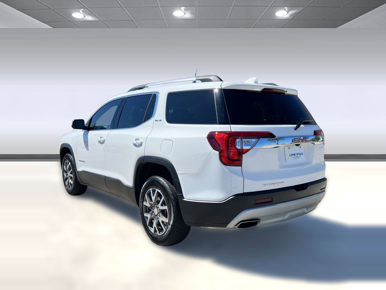 Certified 2023 GMC Acadia SLE w/ Driver Convenience Package image 3
