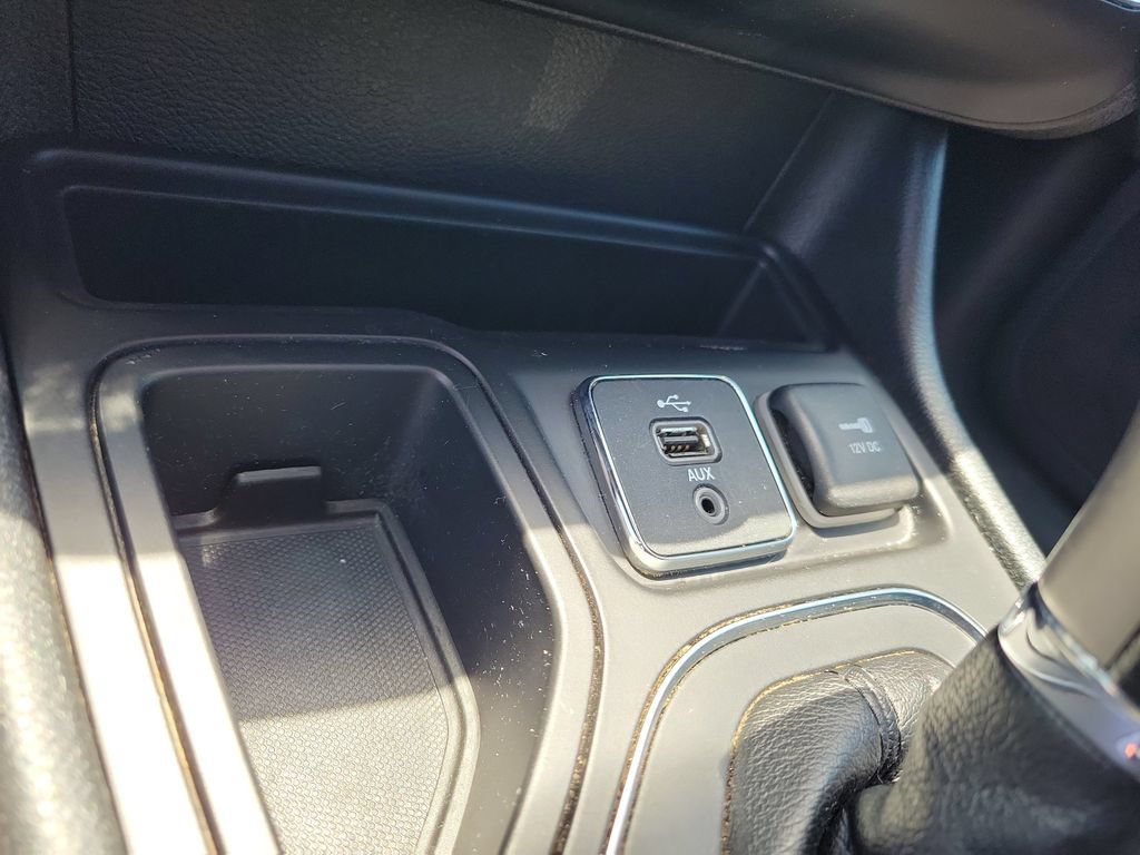 Used 2019 Jeep Cherokee Latitude w/ Popular Appearance Group FWD image 32