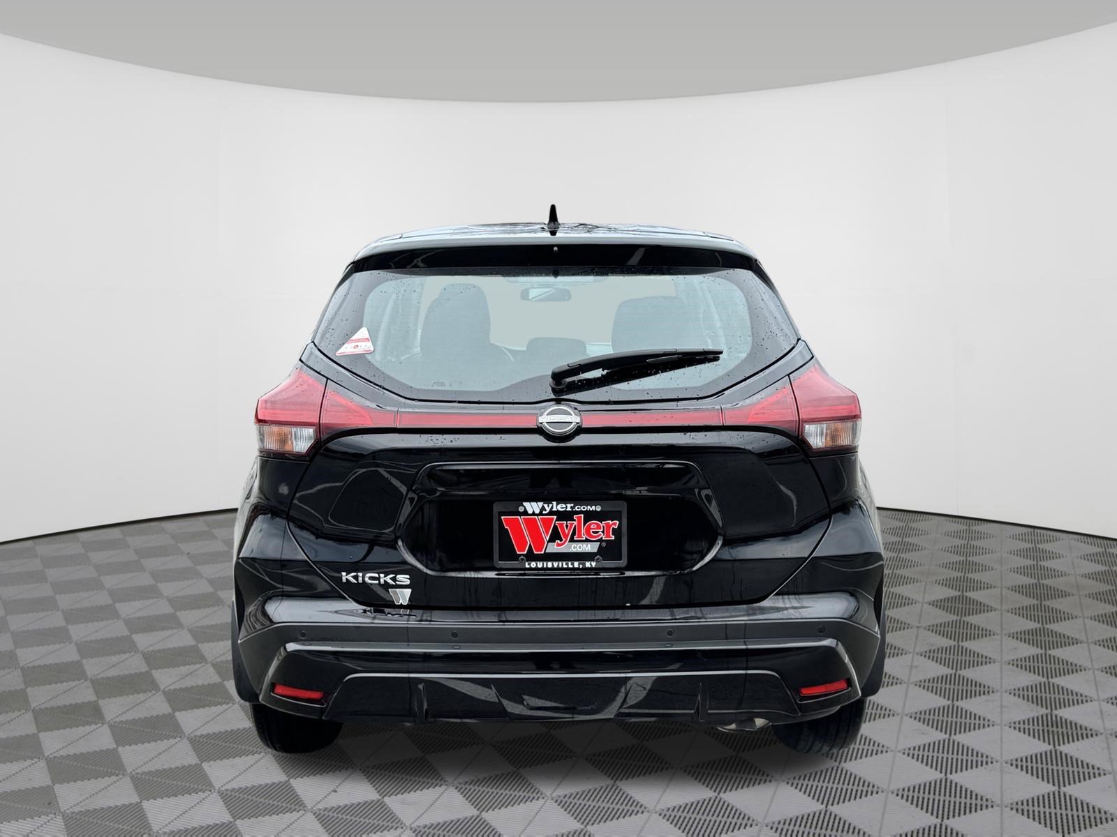 Certified 2025 Nissan Kicks Play S image 19