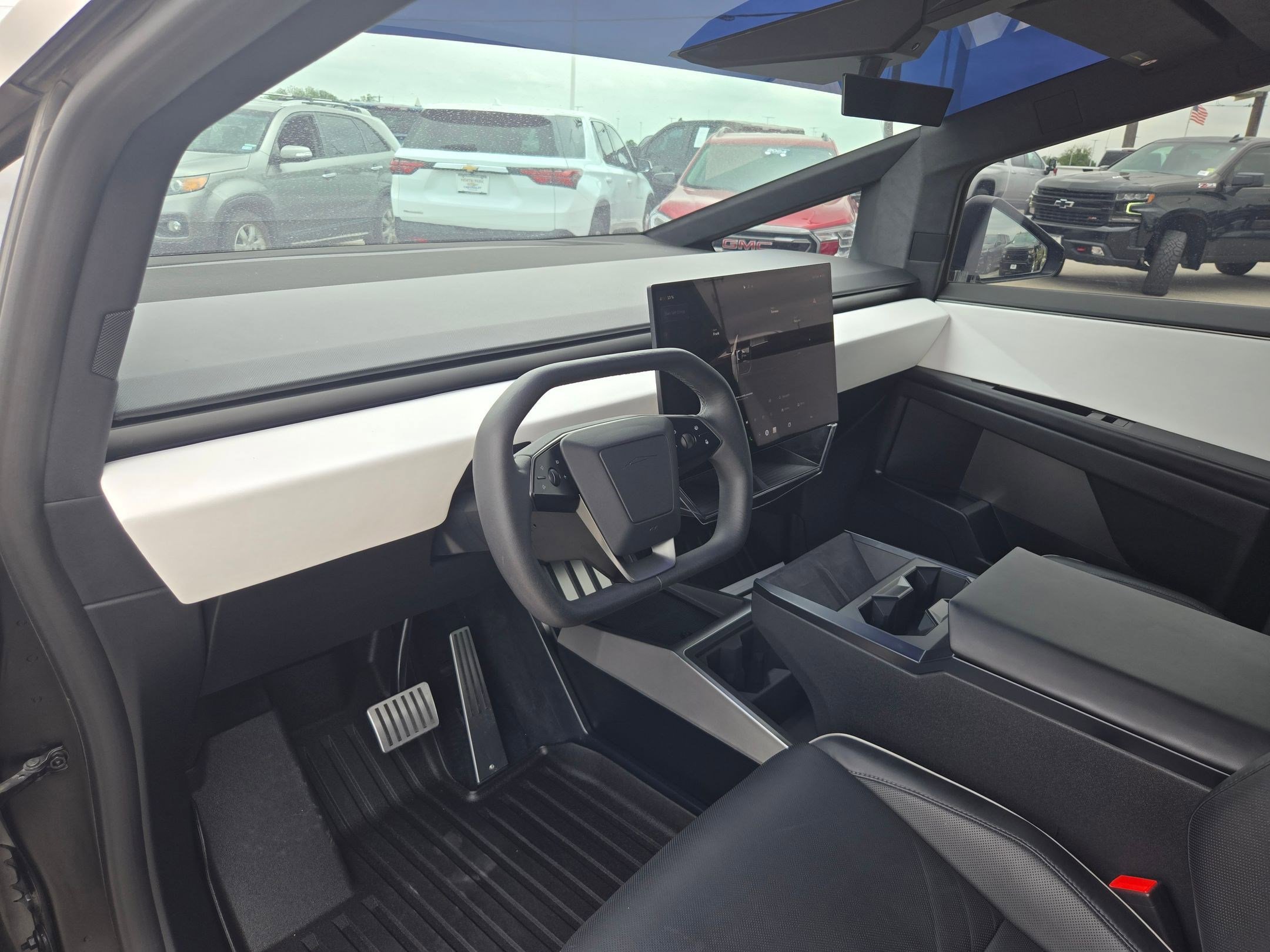 Used 2024 Tesla Cybertruck AWD Crew Cab image 11