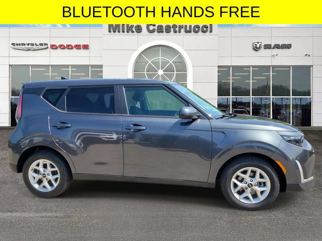 Used 2024 Kia Soul LX w/ Option Group 015 FWD image 3