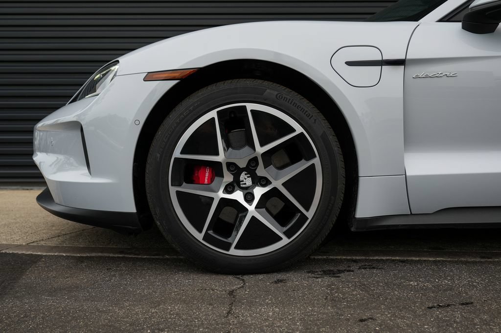 Certified 2025 Porsche Taycan 4S AWD/4WD image 10