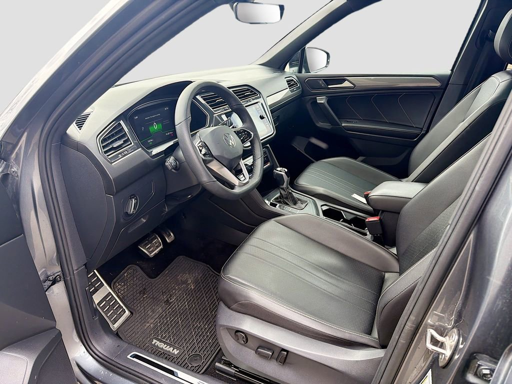 Used 2022 Volkswagen Tiguan SE R-Line image 26