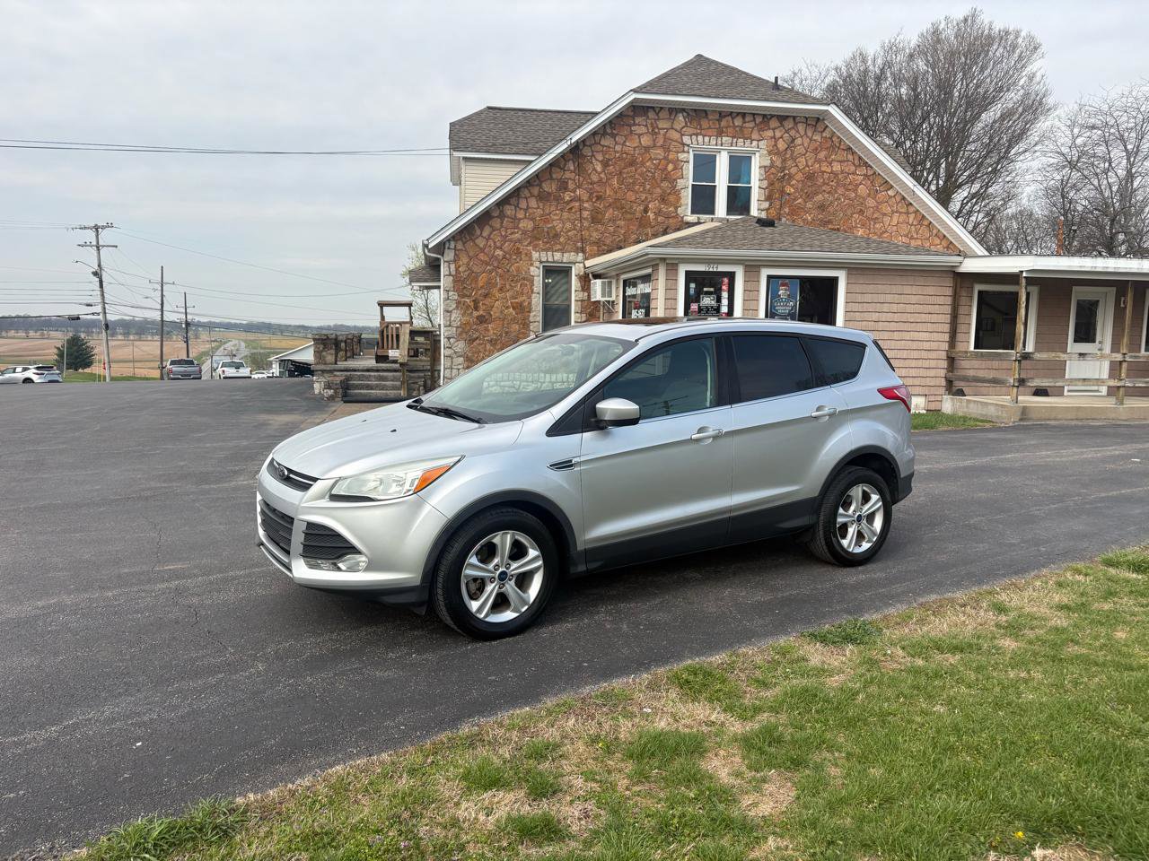 Used 2015 Ford Escape SE image 1