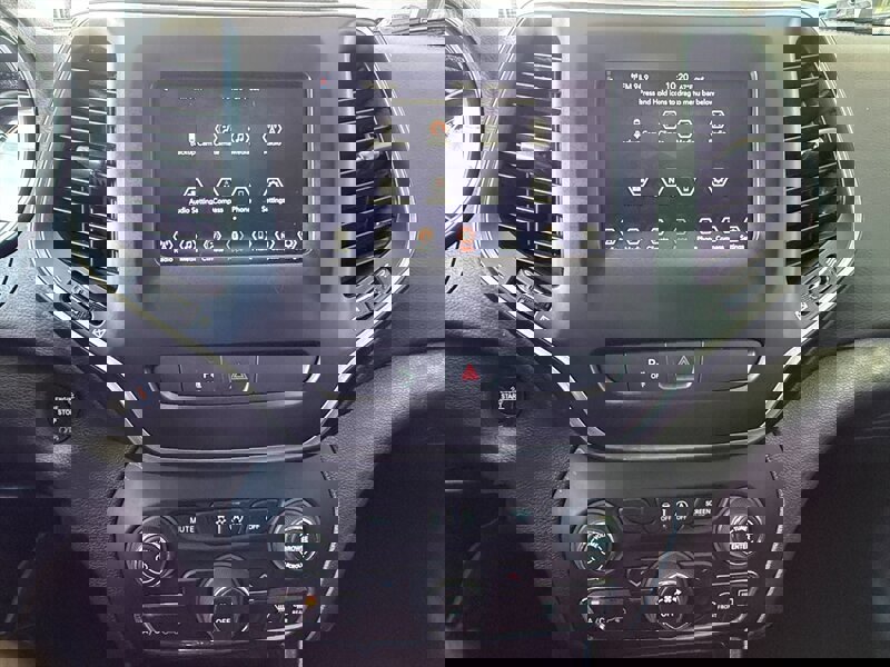 Used 2019 Jeep Cherokee Latitude Plus FWD image 30