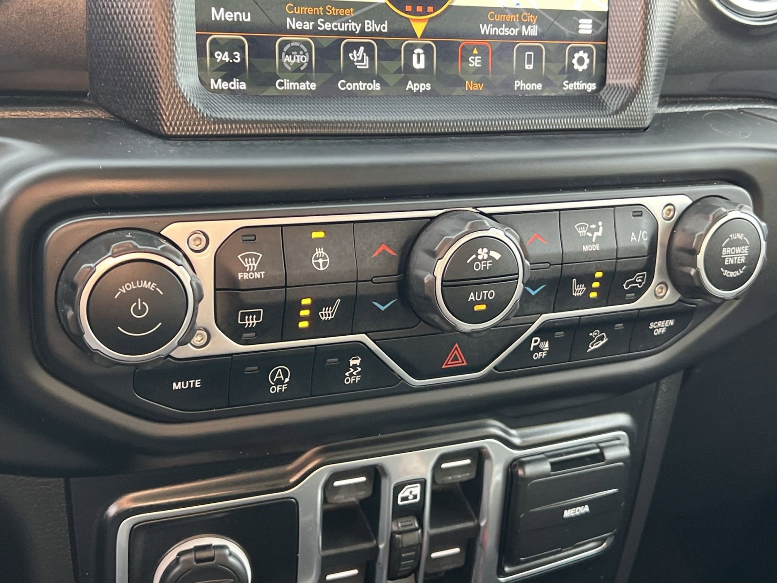 Used 2020 Jeep Wrangler Unlimited Sahara image 20