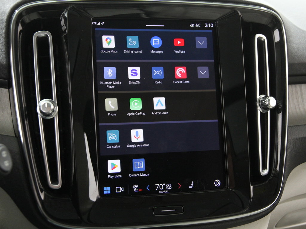 Used 2023 Volvo XC40 B5 Plus w/ Driver Assist Package image 12