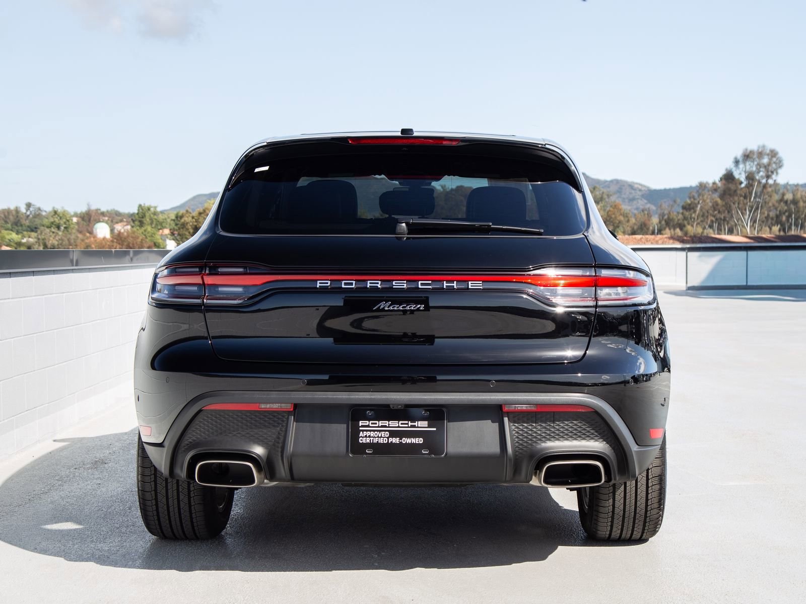 Certified 2025 Porsche Macan AWD/4WD image 10