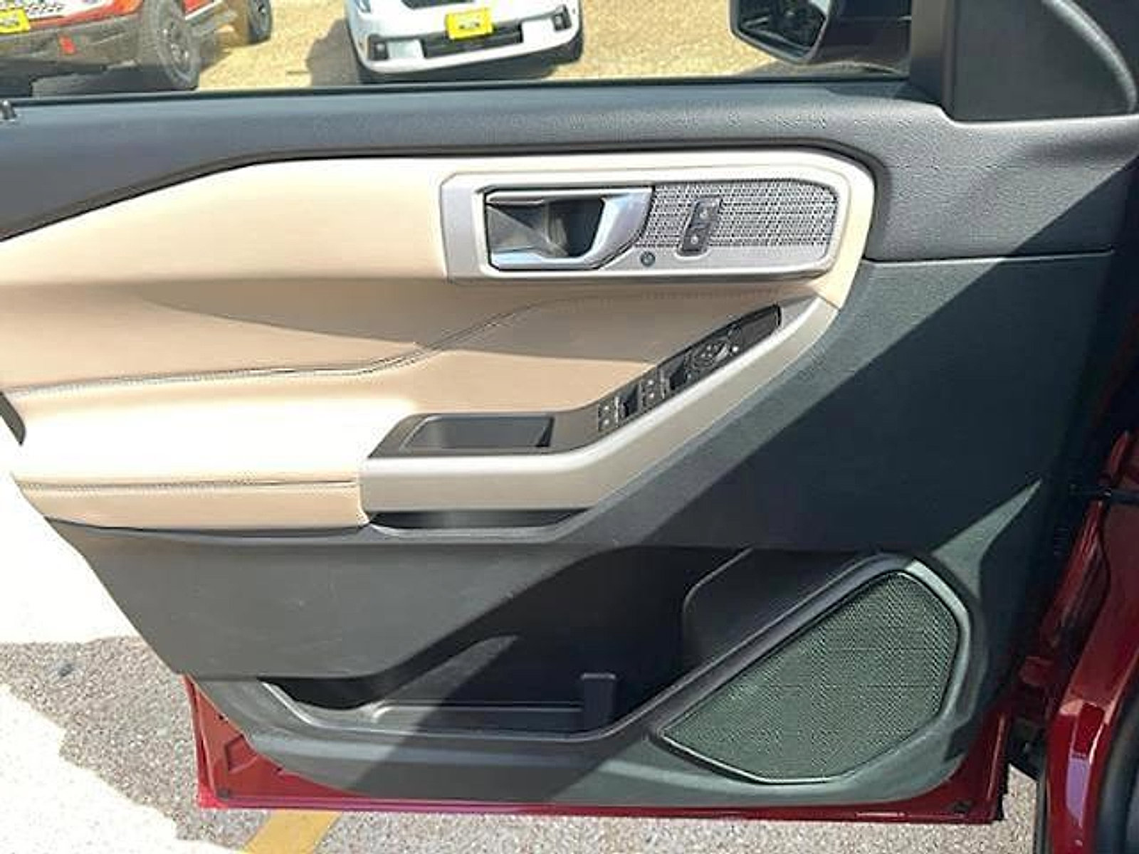 Used 2024 Ford Explorer Limited image 13