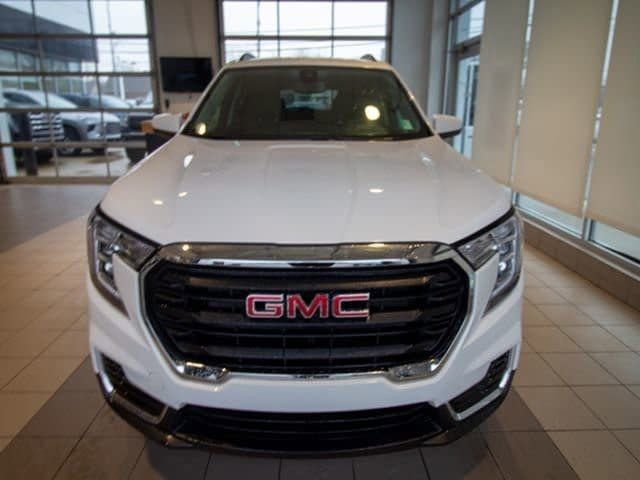 Certified 2023 GMC Terrain SLE w/ Driver Convenience Package image 3