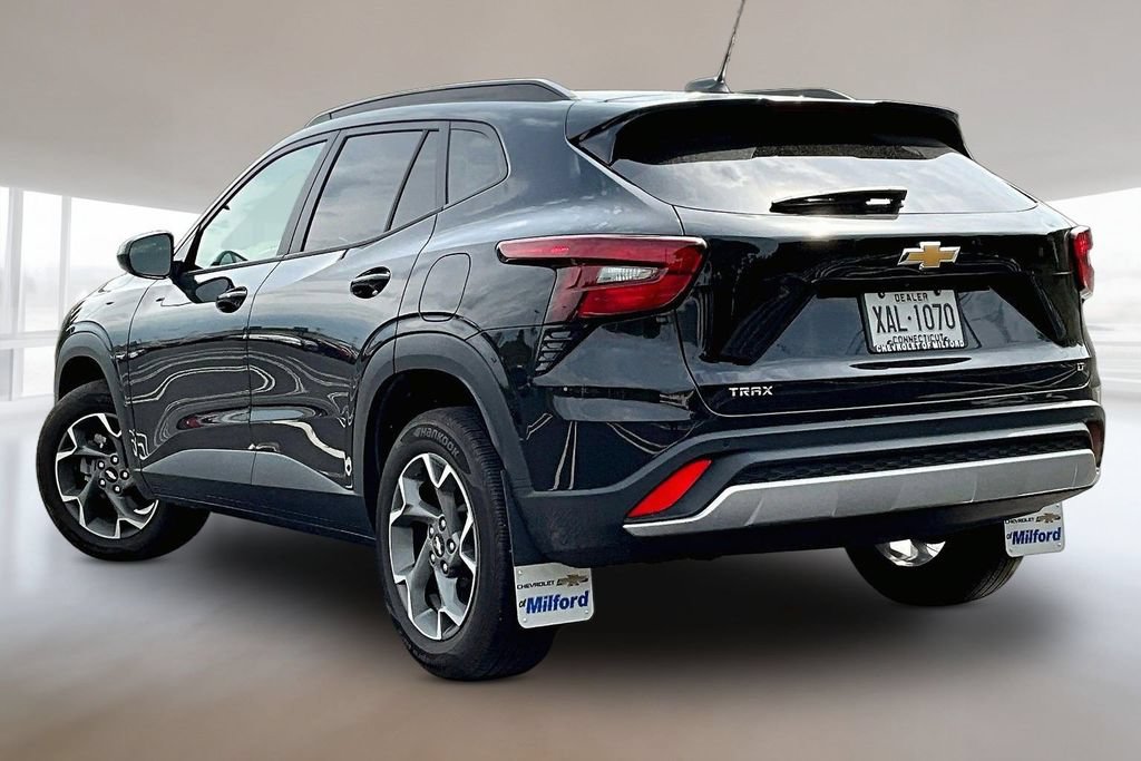 Used 2024 Chevrolet Trax LT w/ Driver Confidence Package FWD image 4