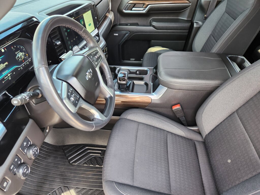 Used 2023 Chevrolet Silverado 1500 LT Trail Boss w/ Convenience Package II AWD/4WD image 8
