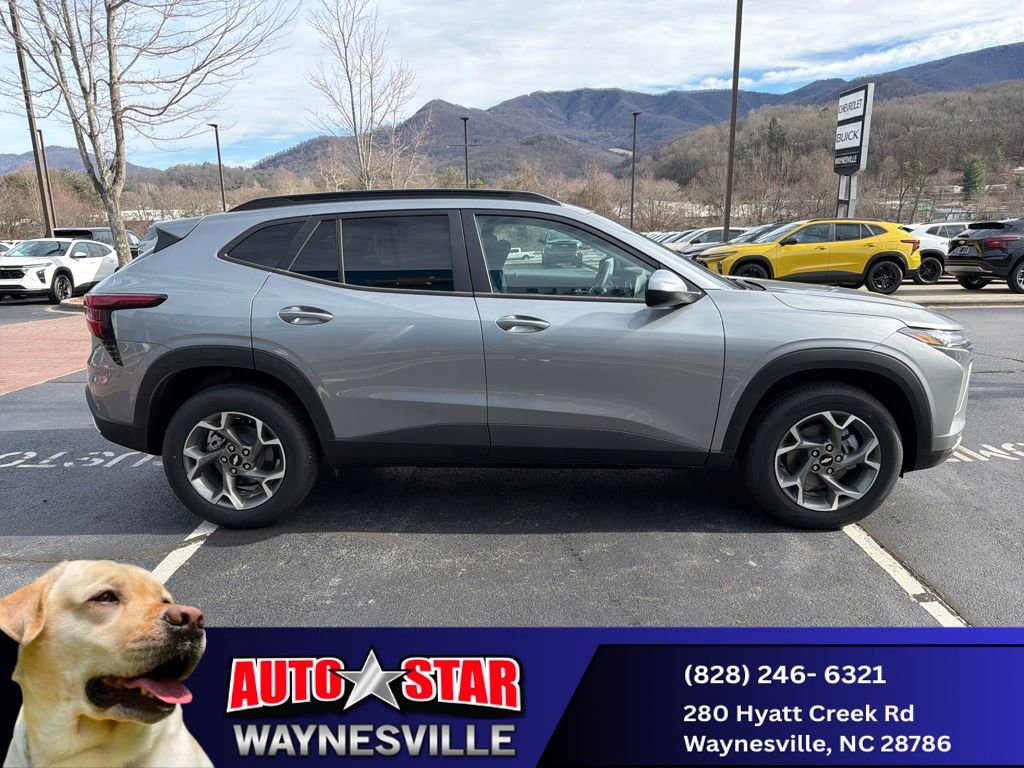 New 2025 Chevrolet Trax LT w/ LT Convenience Package image 2