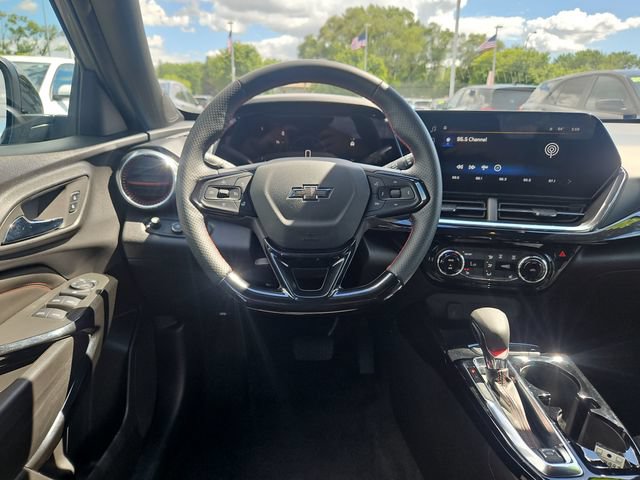 Used 2025 Chevrolet Trax RS w/ Driver Confidence Package FWD image 14