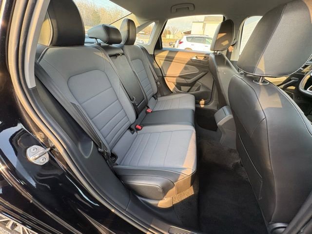 Used 2025 Volkswagen Jetta SE image 38