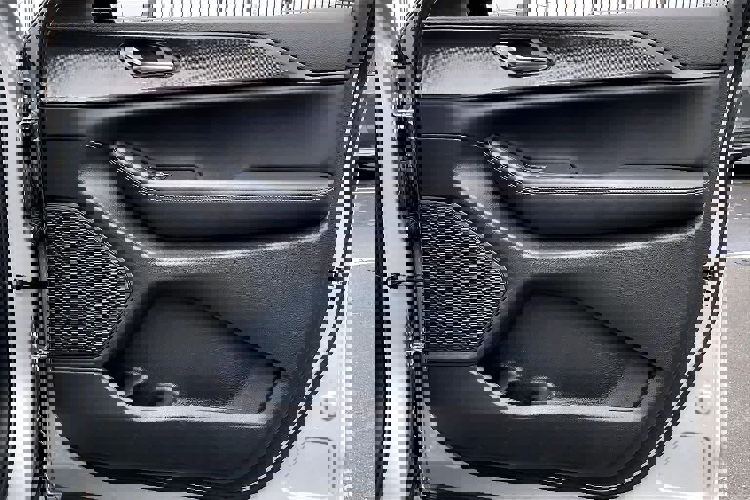 Used 2024 Jeep Grand Cherokee Altitude image 25