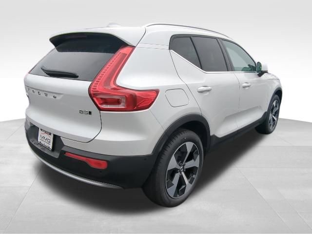 New 2025 Volvo XC40 B5 Plus w/ Protection Package Premier AWD/4WD image 7