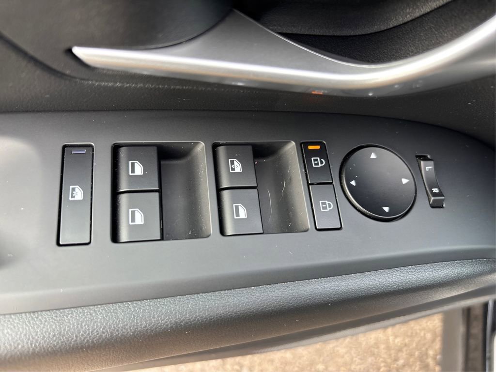 Certified 2025 Hyundai Tucson SE image 32