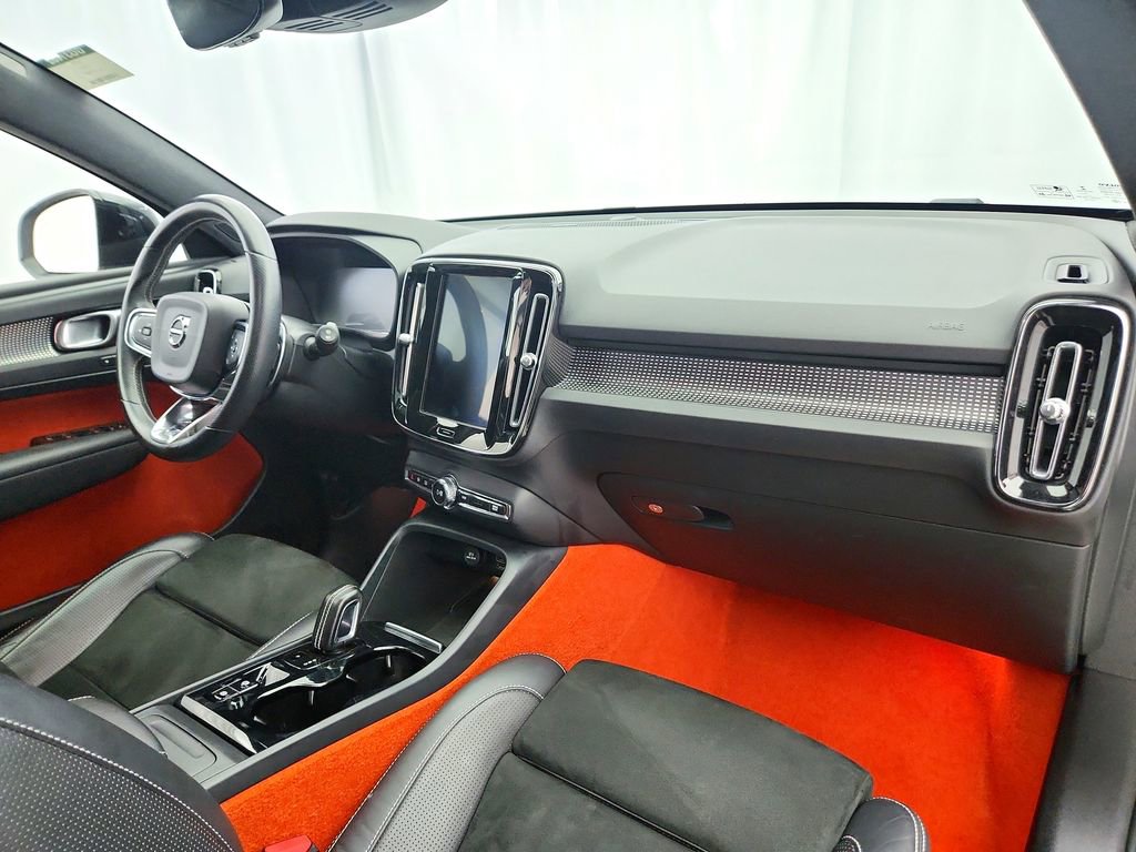 Used 2019 Volvo XC40 T5 R-Design AWD/4WD image 27