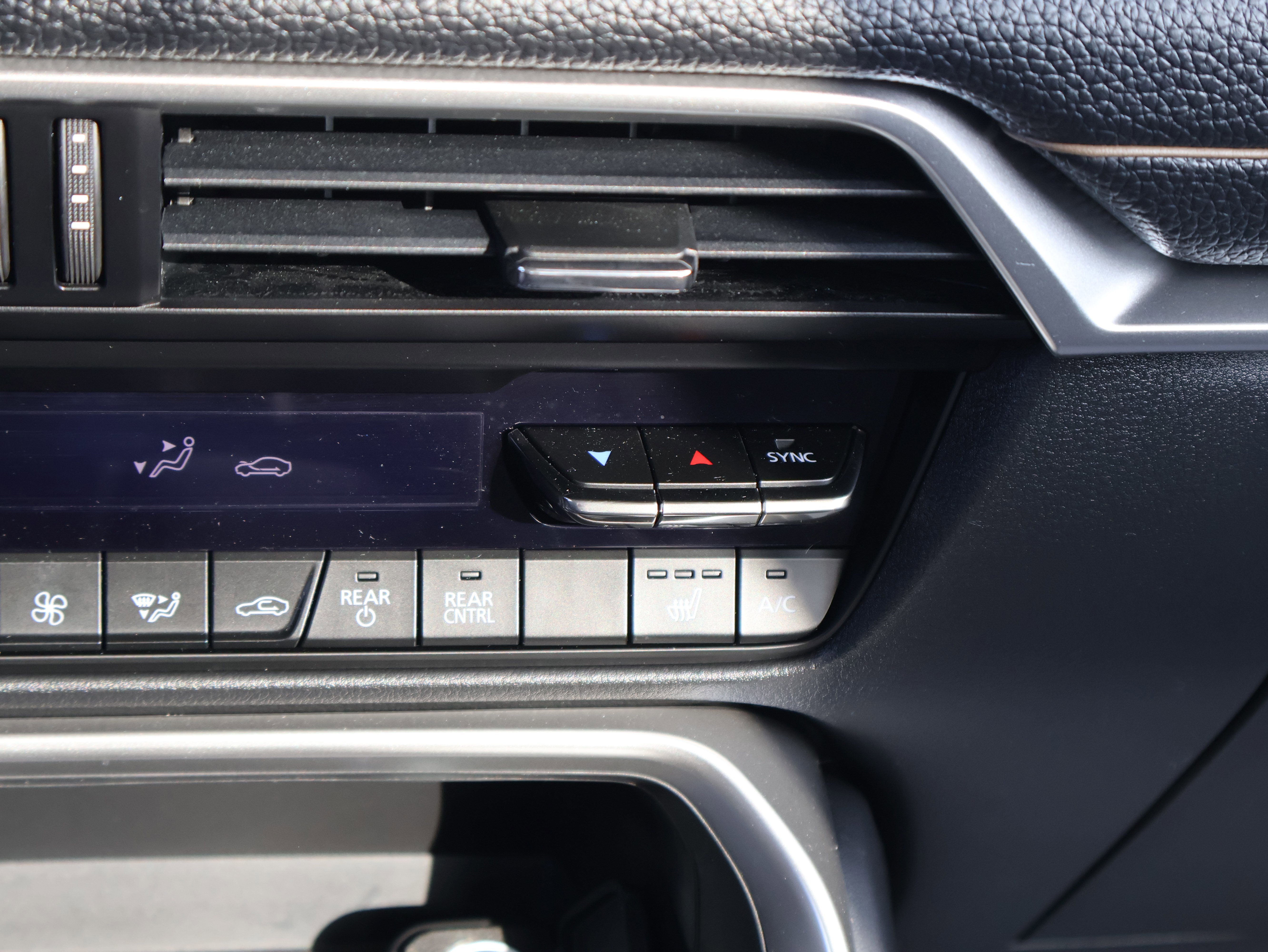 Certified 2025 MAZDA CX-70 Plug-In Hybrid w/ Premium Pkg image 30