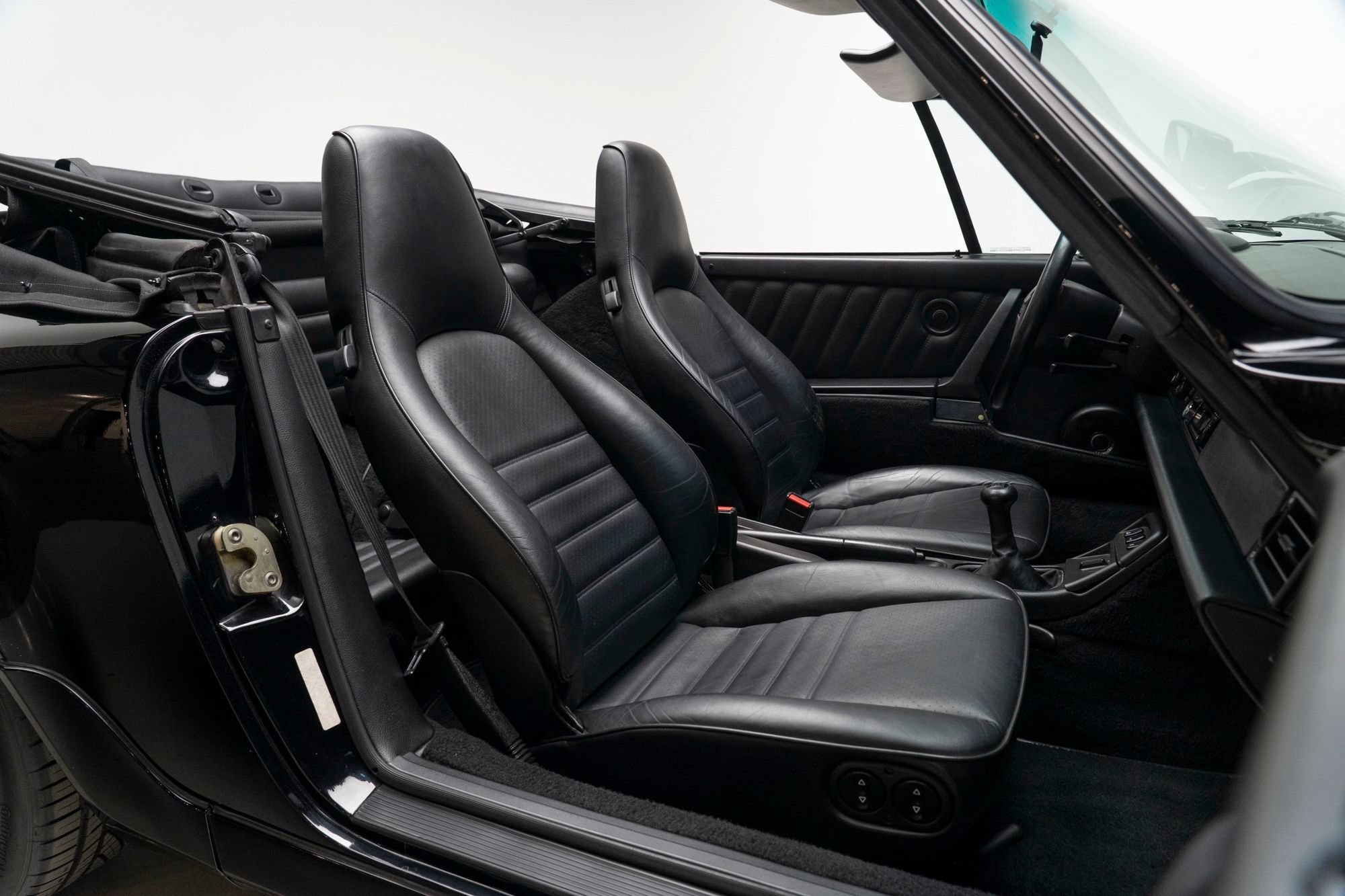 Used 1991 Porsche 911 Carrera RWD image 41